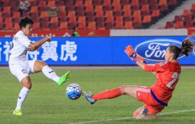 Екатерина Самсон (справа)